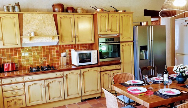 FAMILY HOME. INFINITY POOL. EXCEPTIONAL VIEW