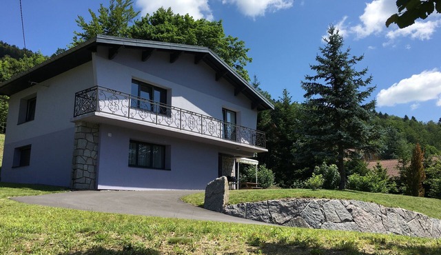 Family home, large pleasant space, quiet and sunny.