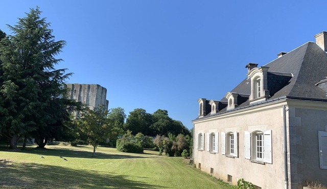 Family home, magnificent view, large garden, close to the châteaux of the Loire Valley