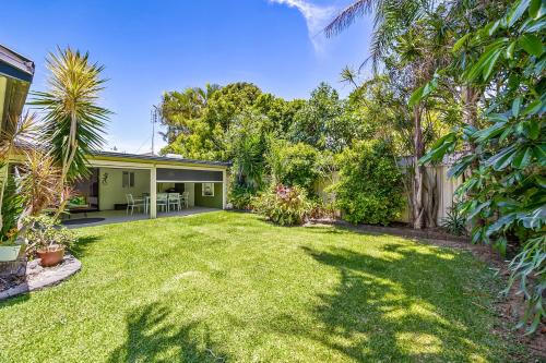Family Home Near Cafes and Surf Beaches