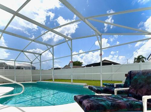 Family Home, Near Disney-Private pool, Spacious 3BR Retreat