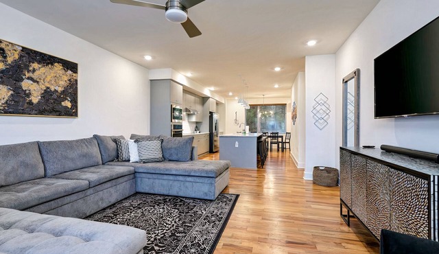 Family Home Near Downtown + Airport. Includes Free Parking in Private Garage