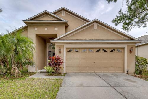 Family Home Near Downtown Tampa with Community Pool!