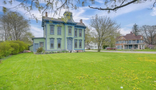 Family Home Near Franklin Historic District