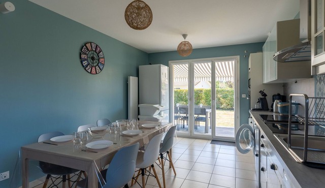 Family Home Near Gastes Lake - 3 Bedrooms, A/C, Enclosed Garden, WiFi, Walk to Beach