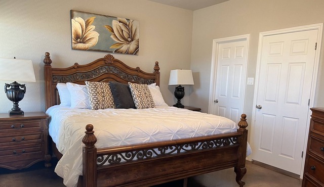 Family Home near Guadalupe River | Lakes | DinningSlps 10 w/King BdRm Ste