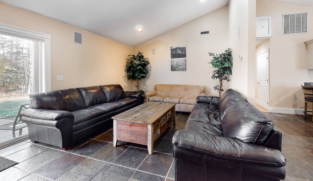 Family Home Near Town w/ Game Room, Fireplace, Hot Tub, Central AC & Grill