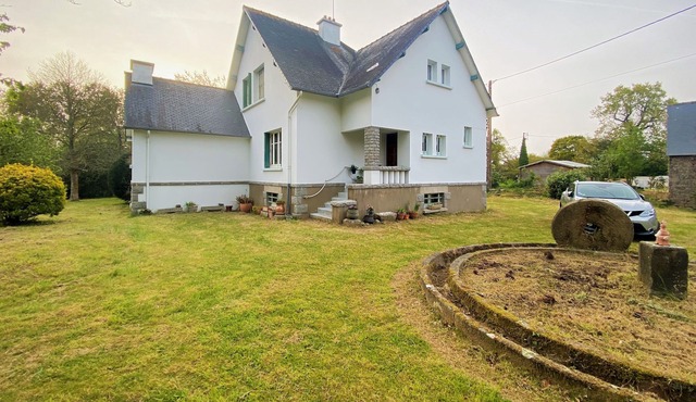 Family home near the cost - 8 travellers