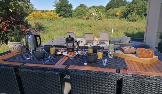 Family home near Vannes + year-round spa