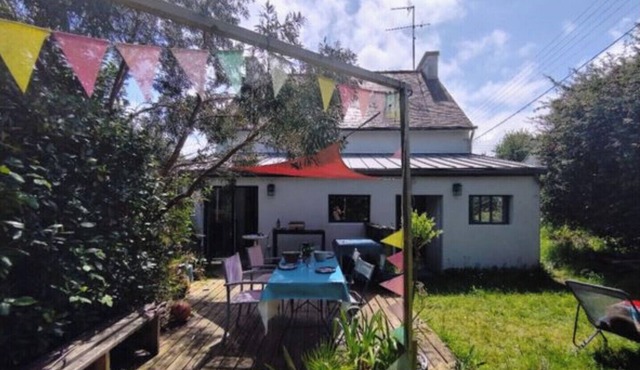 Family home of 130 m2 on two levels with enclosed garden 🌳