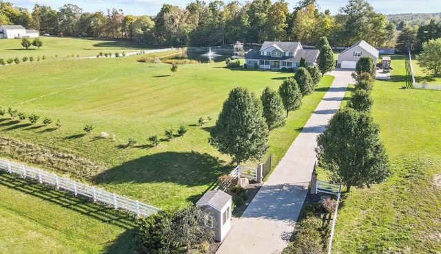 Family Home on 9 Acres! Climbing Wall & Gym