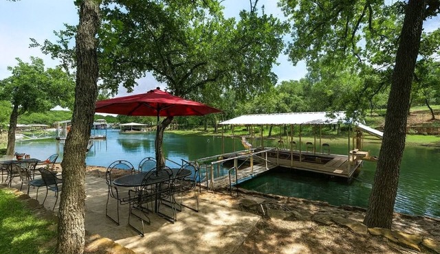 Family Home on Lake Bridgeport: Pets Welcome!