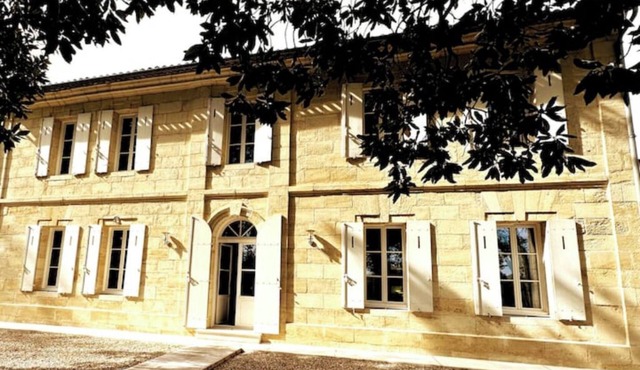 Family home on the banks of the Dordogne between Saint Emilion and Bordeaux