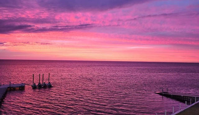 Family home on the lake. Please read the description!