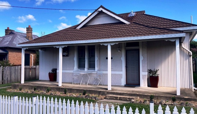 Family Home Only 4 Blocks to the CBD