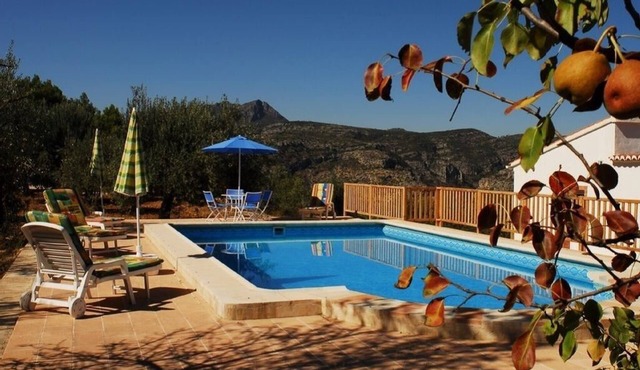 Family home overlooking the Serpis River, 100% Nature