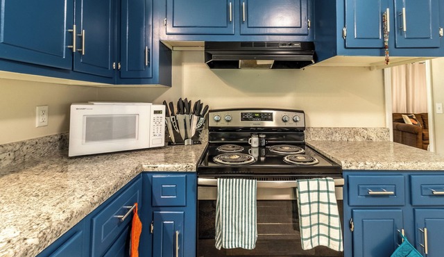 Family Home + Playroom + Garage 10min to Downtown