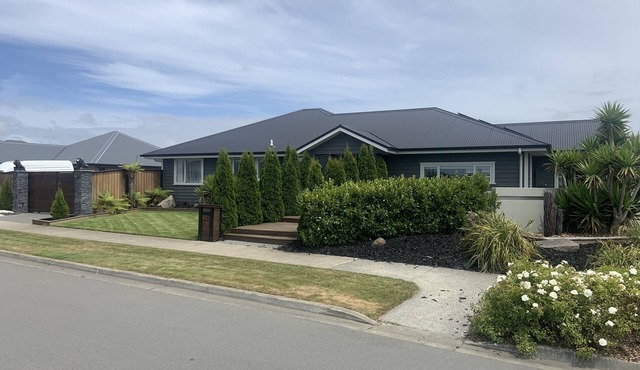 Family Home ten mins from beach - central location