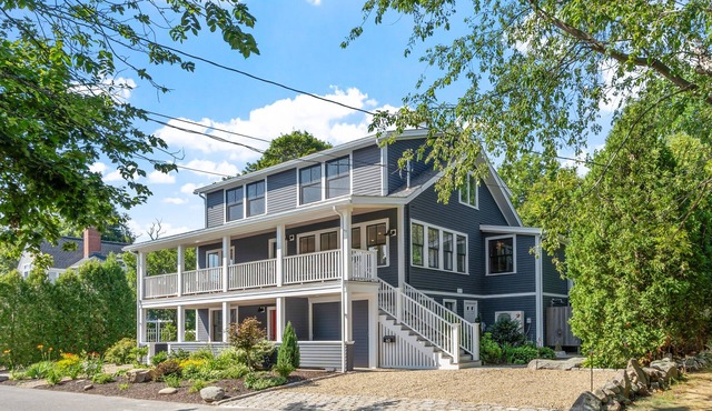 Family home – top 2 floors. Minutes walk to town and beach