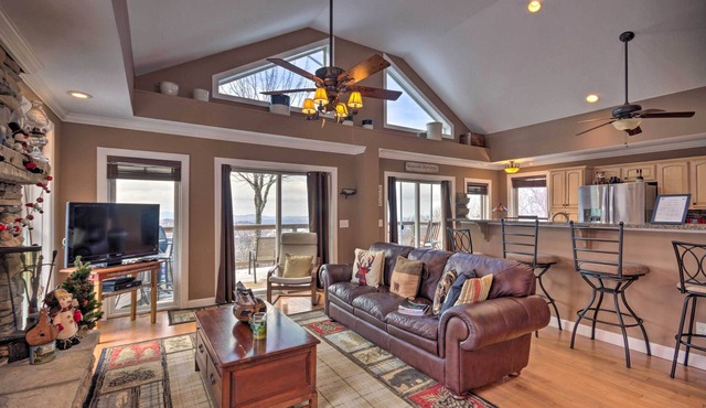Family Home w/Decks & Sunset Views in Beech Mtn!
