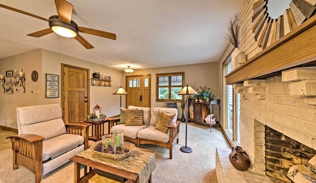 Family Home w/Deck on Lake Sara: Pets are Welcome