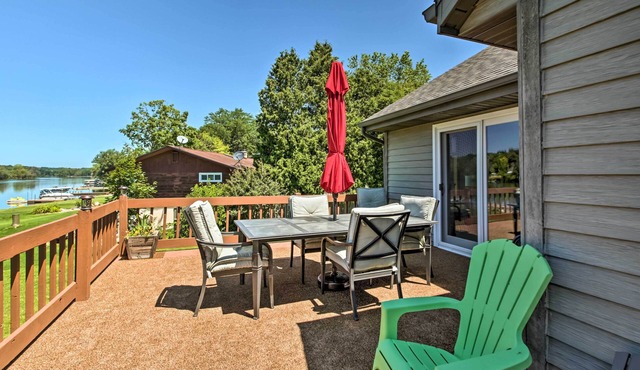 Family Home w/Deck, Yard, Dock on Rock River