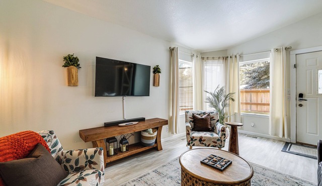 Family Home w/Game Room, 1 Mi to Lake Cascade!