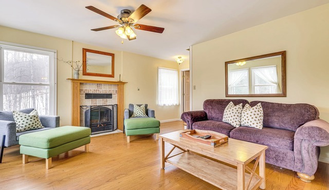 Family Home w/Game Room & Decks in Etlan!