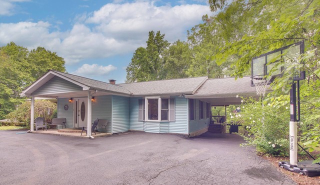Family Home w/Game Room! 1 Mi to Dale Hollow Lake