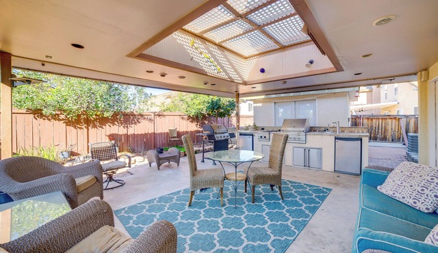 Family Home w/Hot Tub! 2 Mi to Dtwn Riverside