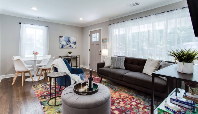 Family Home/w king/pet friendly/cls to Braves