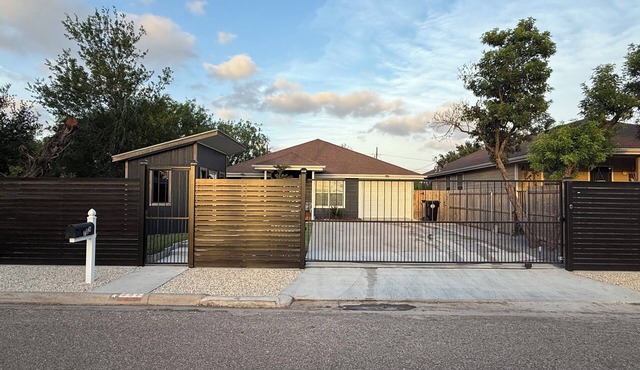Family home w/Outdoor Dining