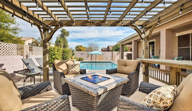 Family Home w/Pool, BBQ & Fire Pit in Goodyear
