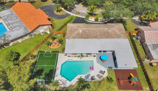 Family home w/pool & mini-soccer field