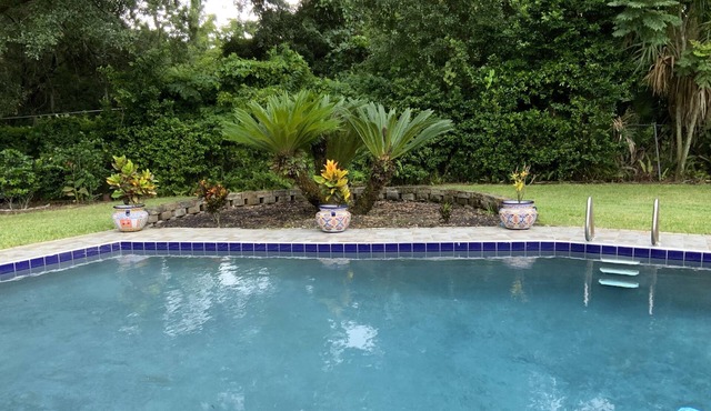 Family Home with a pool, close to Theme Parks