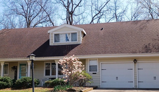 Family Home, walk to Downtown Overland Park!