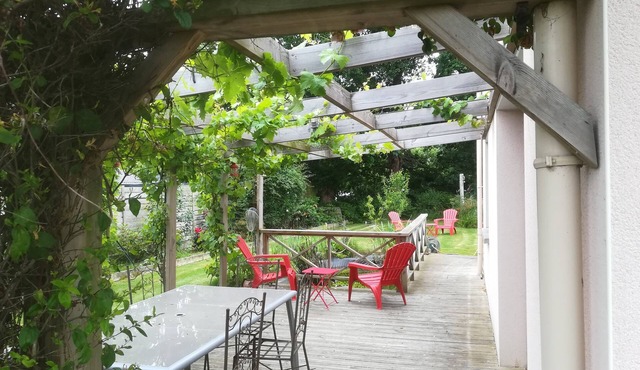 FAMILY HOME WALLED GARDEN