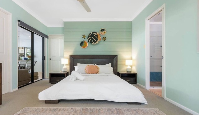 Family home with pool 2 mins to beach & playground