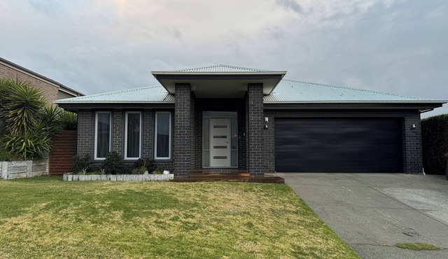 Family Home with Sauna, Pilates Reformer, Pizza Oven | Sleeps 8 | Pets allowed