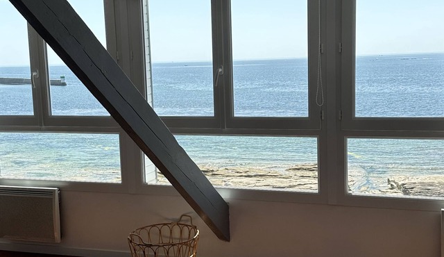 FAMILY HOME WITH EXCEPTIONAL SEA VIEW