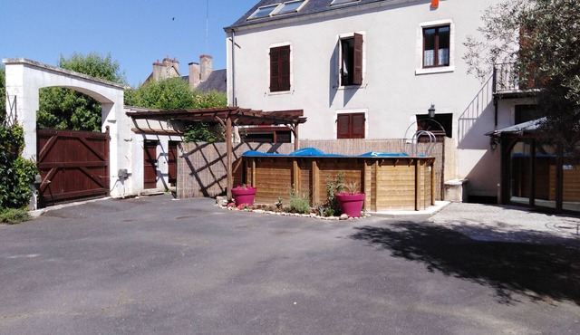 Family Home with Private Pool, Wood Stove, A/C & Parking - Central Saint-Gaultier