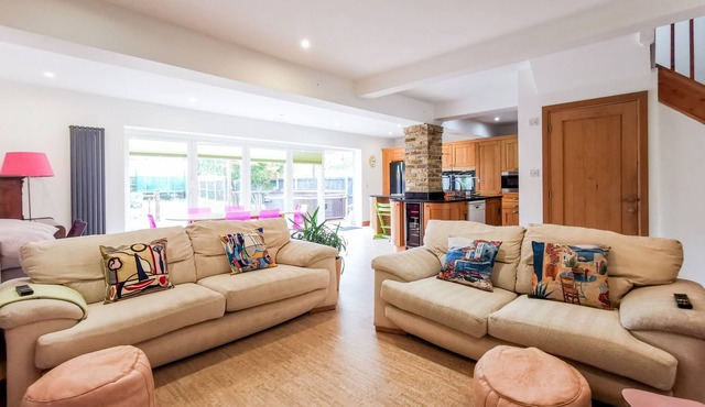 Family home with Hot Tub !