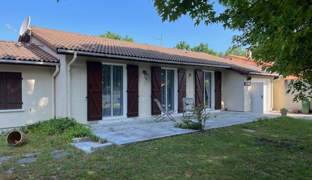 Family home with large garden close to town center