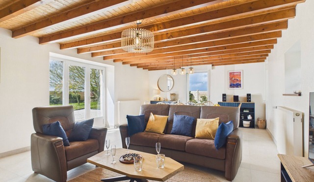Family home with large garden in a quiet area