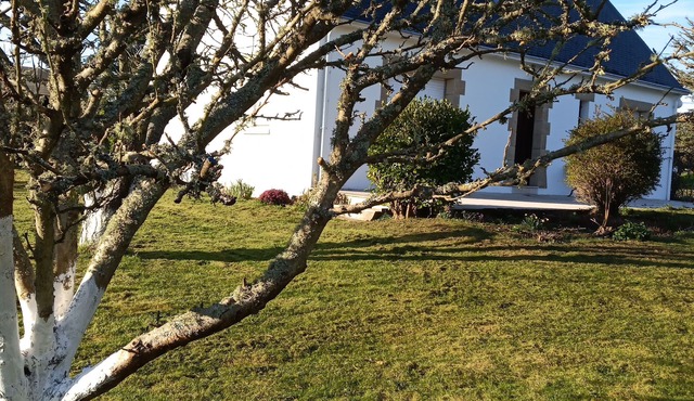 Family home with large garden 5 minutes from the ocean.