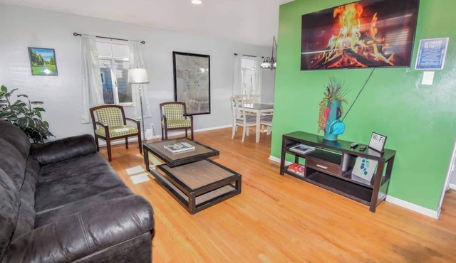 Family Home with Large Yard & Golf Theme Near Rail