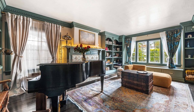 Family Home with Office & GuestSuite In Hancock Park