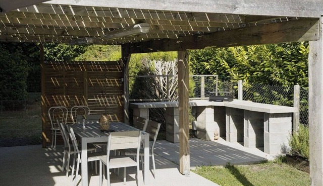 Family home with pool close to town center