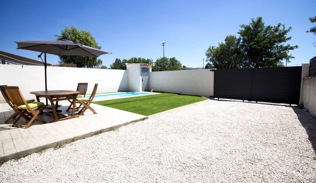 Family home with pool near Aix and Marseille