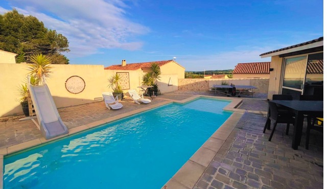 Family home with pool near Pont du Gard